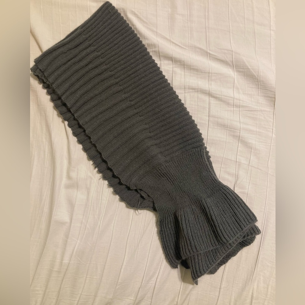 The Royal Standard Charcoal Gray Ribbed Knit Scarf